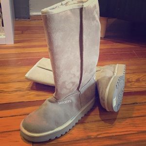 NWOT Skechers boots